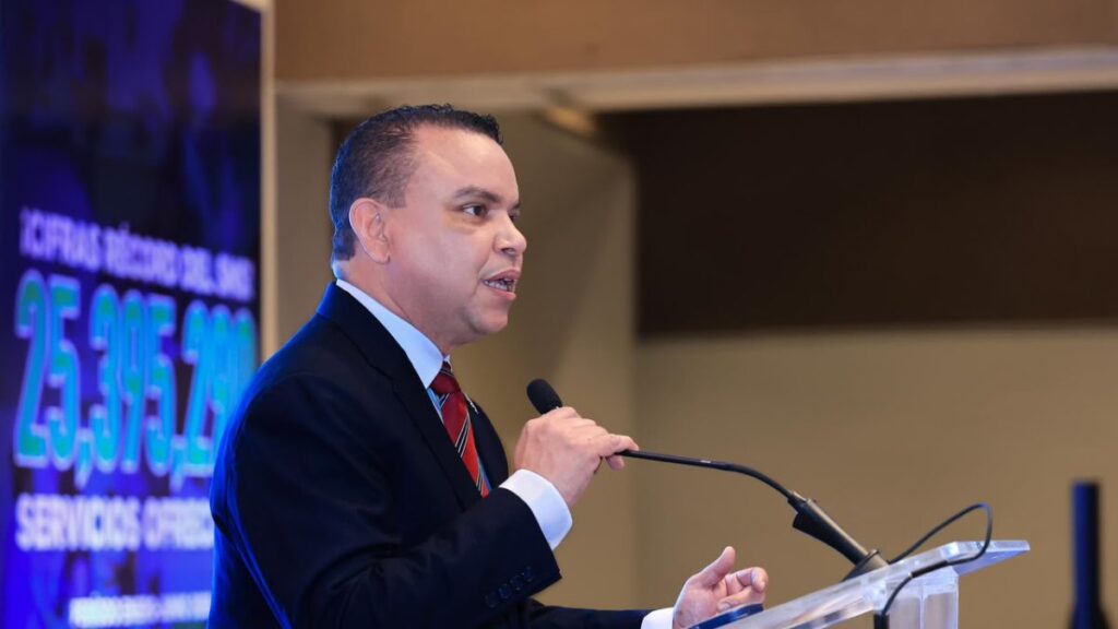 julio-landron-presenta-logros-en-trauma-y-salud-mental-frente-al-sns-a-seis-meses-de-gestion
