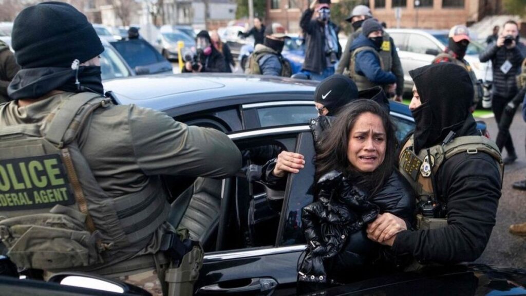 ¡a-la-carga!-ice-vuelve-a-detener-inmigrantes-en-vehiculos;-trump-revoca-la-suspension-de-controles