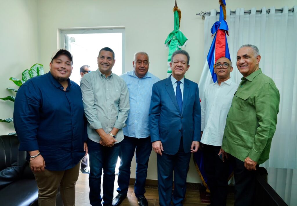 nuevas-adhesiones-a-la-fp-siguen-llegando-tras-visita-de-leonel-a-maria-trinidad-sanchez