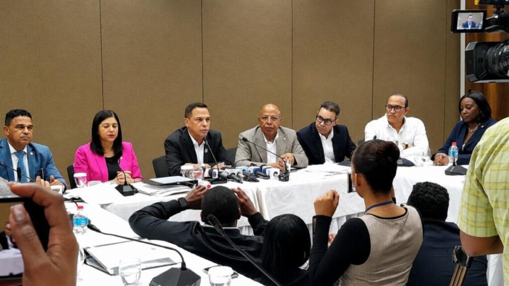 codigo-penal-contra-el-reloj:-diputados-sesionaran-bajo-lluvia-de-propuestas-de-modificacion