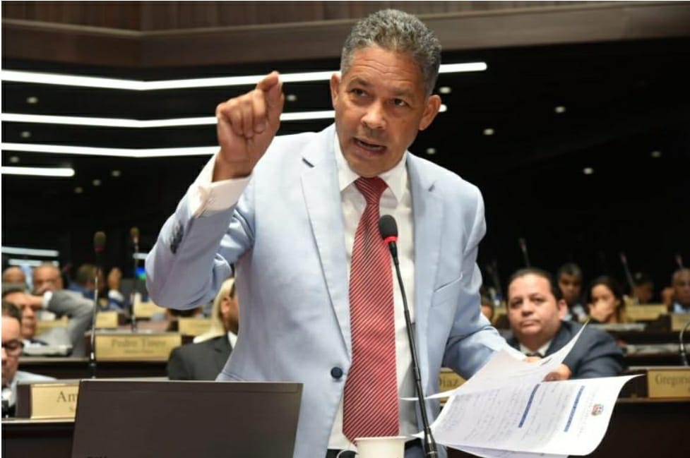 eugenio-cedeno-abandona-trabajos-del-codigo-penal:-“yo-me-respeto-como-legislador”