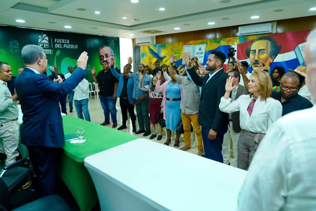 “las-elecciones-se-ganan-sumando-votos”,-asegura-leonel-al-iniciar-jornada-de-fin-de-semana-con-varias-juramentaciones