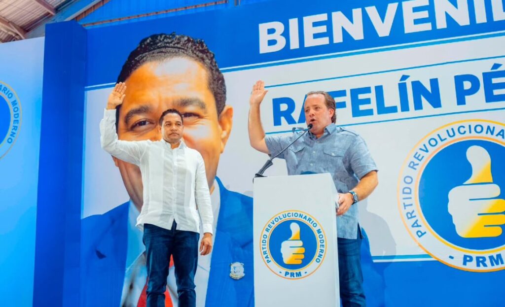 diputado-rafelin-perez-deja-la-fuerza-del-pueblo-y-se-juramenta-en-el-prm