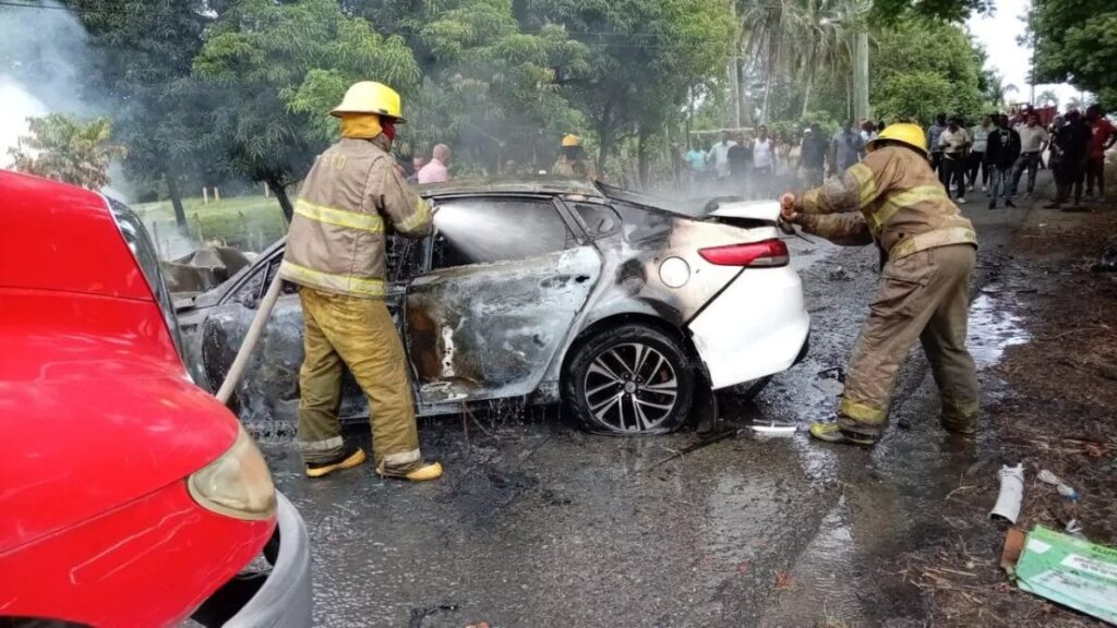 un-muerto-y-dos-heridos-tras-vehiculo-incendiarse