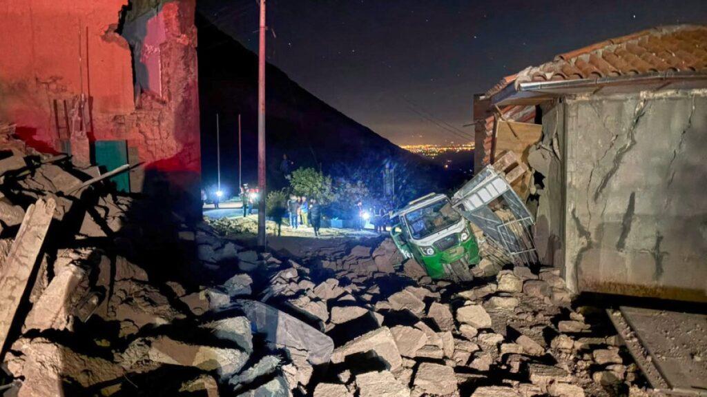 sismo-de-5,5-remece-los-andes-de-peru;-deja-al-menos-5-muertos-y-20-heridos