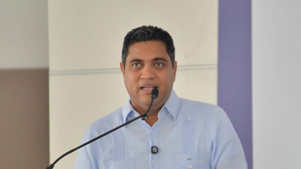 ministro-kelvin-cruz-solicita-a-lidom-ponerse-de-acuerdo-para-que-ninos-participen-en-caribe-kids