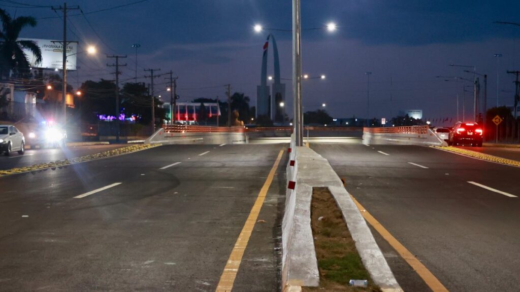 en-hora-pico,-transito-fluye-con-normalidad-en-el-nuevo-tunel-de-la-plaza-de-la-bandera