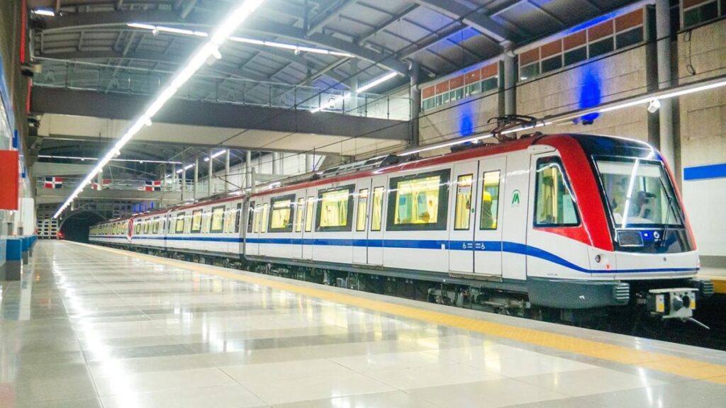 persona-se-lanza-a-las-vias-del-metro-de-santo-domingo-en-la-estacion-juan-pablo-duarte