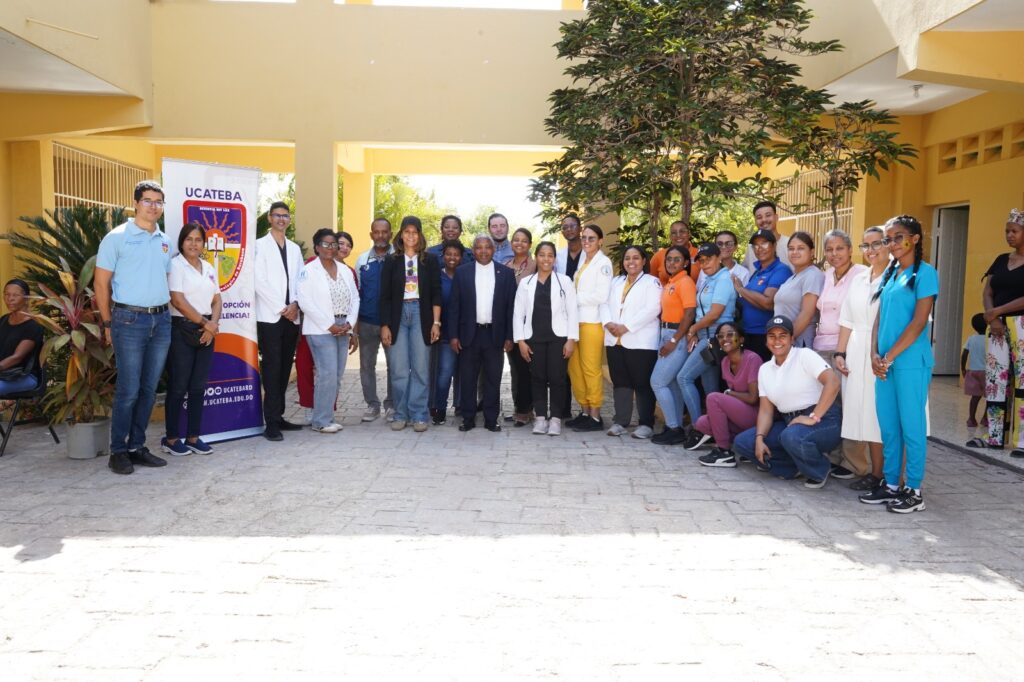decenas-de-familias-reciben-atencion-medica-gratuita-durante-operativo-realizado-por-ucateba-en-jimani