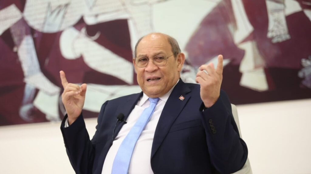 rafael-santos:-«quienes-se-beneficiaron-de-becas-irregulares-tendran-que-pagarlas»