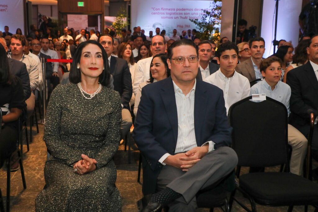 raquel-arbaje-acompana-a-yayo-sanz-lovaton-en-el-lanzamiento-de-su-nuevo-libro-politico