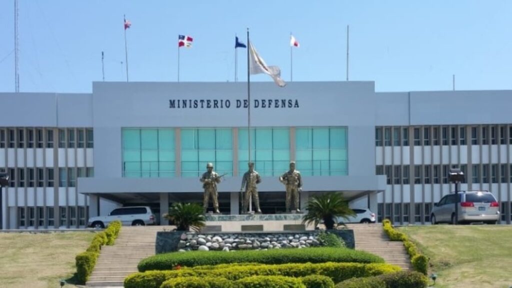 “el-ascenso-hay-que-ganarselo”:-fernandez-onofre-fija-postura-sobre-el-escalafon-militar