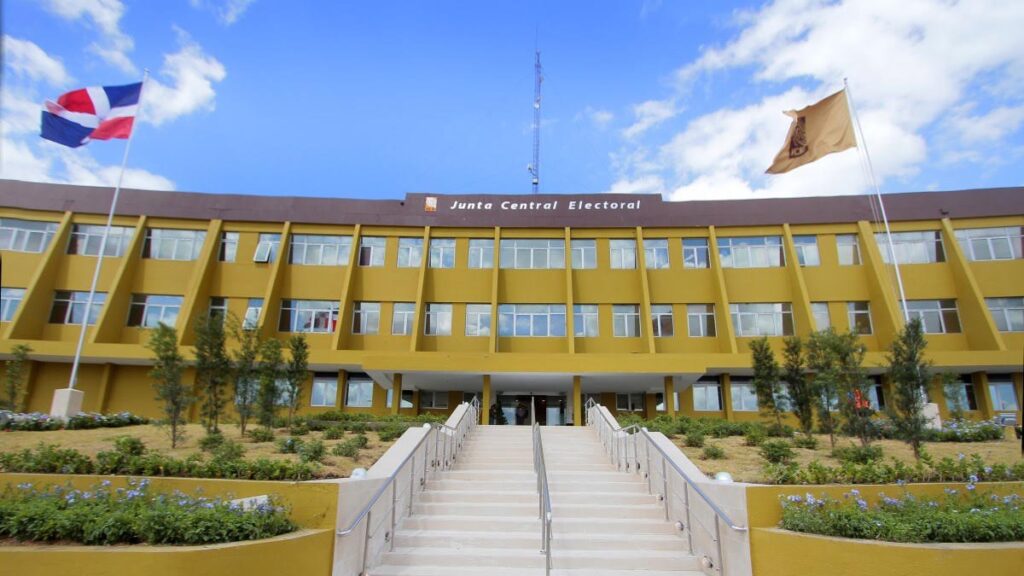 jce-anuncia-nuevos-horarios-para-los-centros-de-cedulacion-a-partir-del-1-de-agosto