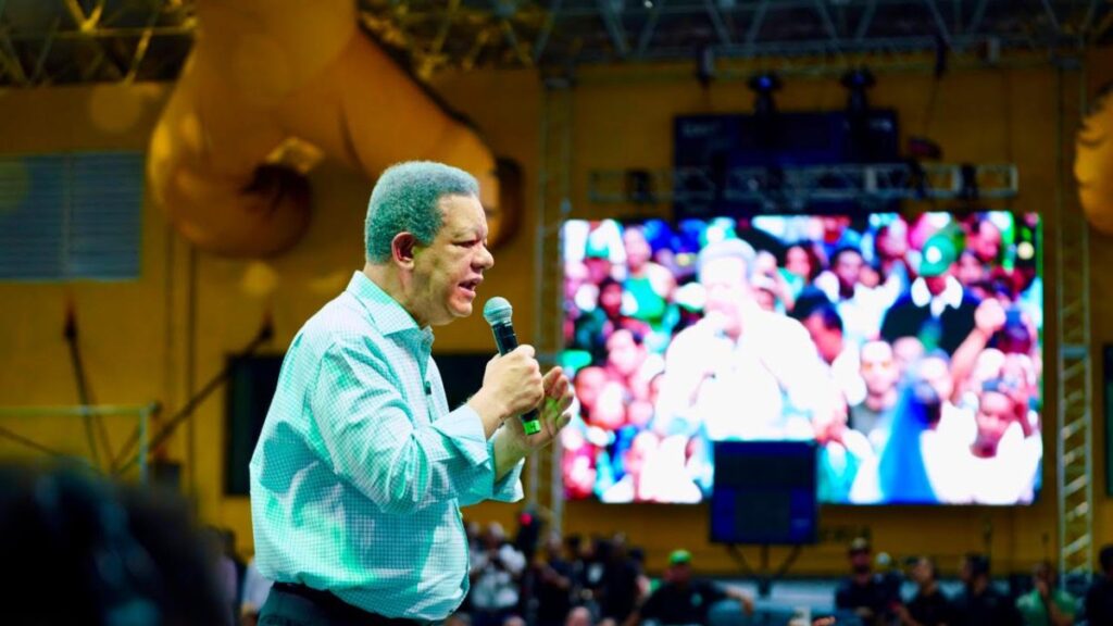 encuesta-coloca-a-leonel-fernandez-en-ventaja-en-cualquiera-de-los-escenarios-electorales