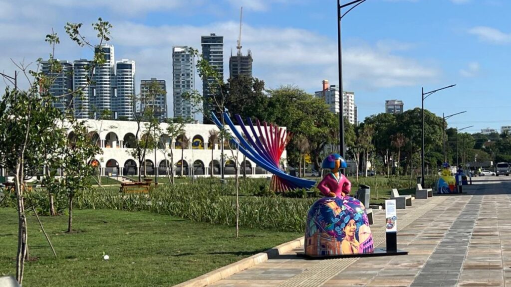 el-parque-paseo-30-de-mayo-se-convierte-en-un-vibrante-museo-al-aire-libre-con-las-meninas-dominicanas
