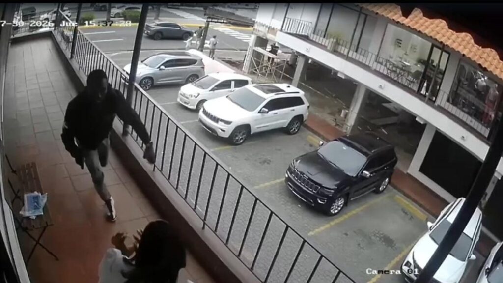 muere-mujer-tras-resultar-herida-de-bala-en-plaza-comercial-de-ensanche-naco