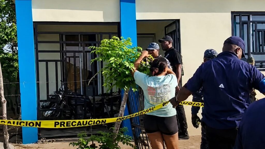 pareja-es-encontrada-sin-vida-en-arenoso;-autoridades-investigan-posible-homicidio-suicidio