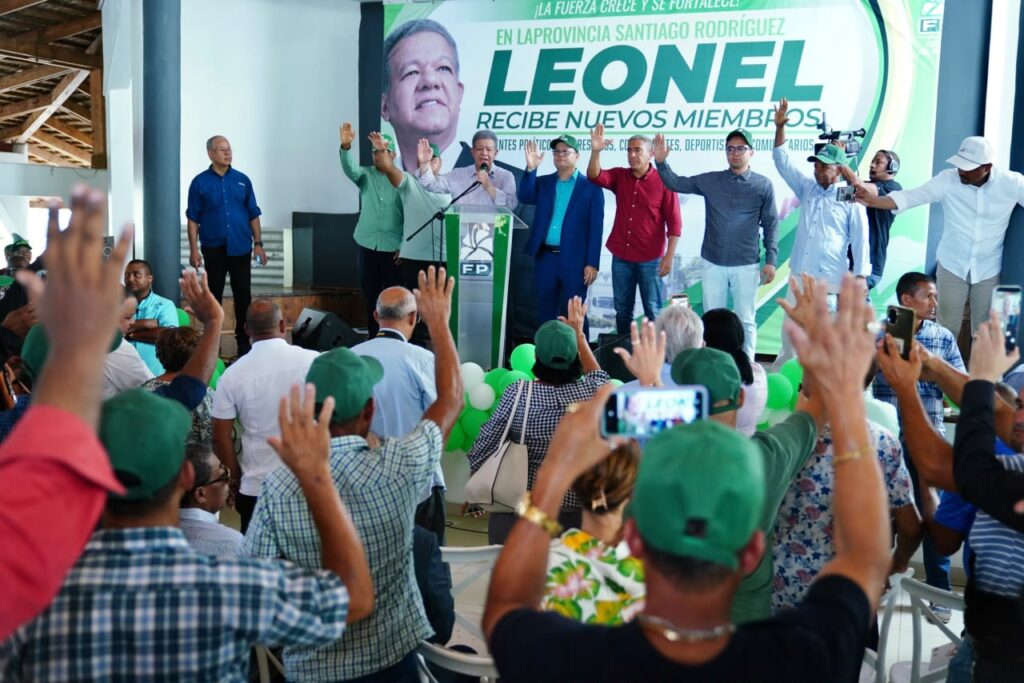 leonel-propina-nuevos-golpes-al-prm-y-sus-aliados-con-importantes-juramentaciones-en-la-linea-noroeste