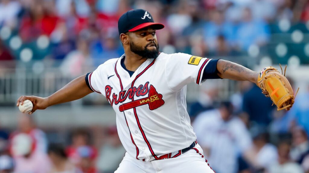 bravos-pierden-a-reynaldo-lopez-por-lesion-en-la-rodilla-y-recurren-a-jr-ritchie