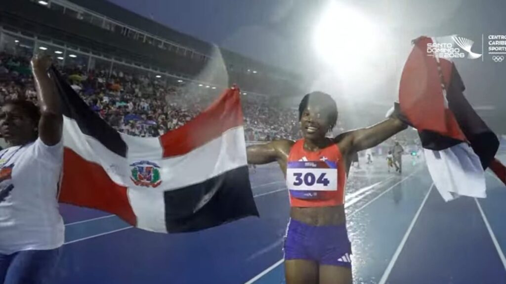 ¡bajo-un-aguacero!-marileidy-se-bana-de-oro-en-400-metros-femeninos