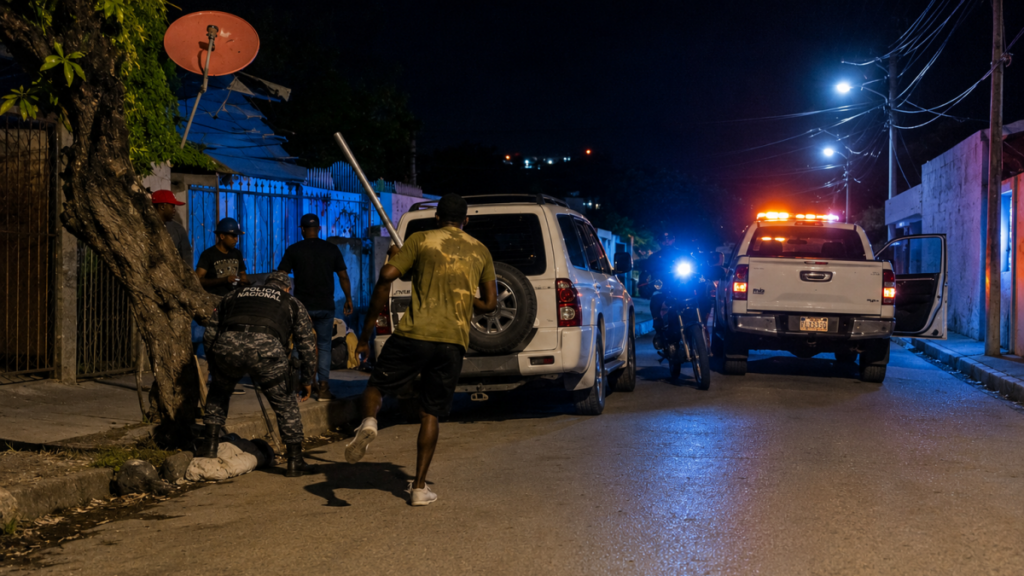 haitiano-«le-entra-a-palos»-a-un-agente-de-la-policia-en-vicente-noble