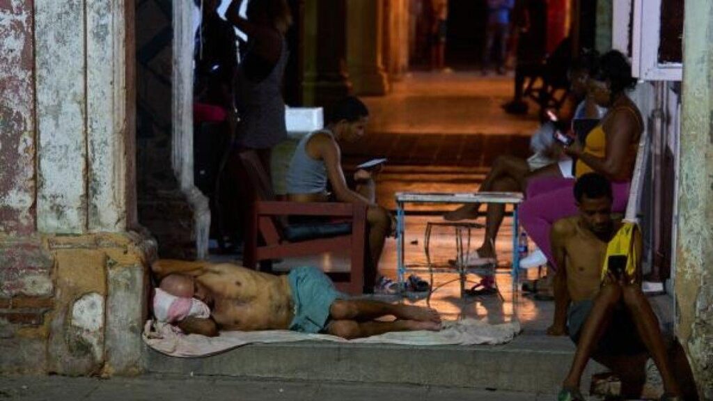 crisis-energetica-y-cerco-de-eeuu-trastocan-la-vida-cotidiana-de-los-cubanos