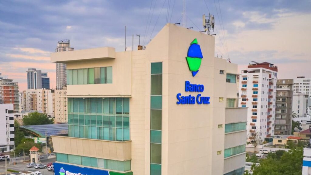 mejora-perspectiva-del-banco-santa-cruz-a-«positiva»-y-ratifica-calificacion-«aa-«