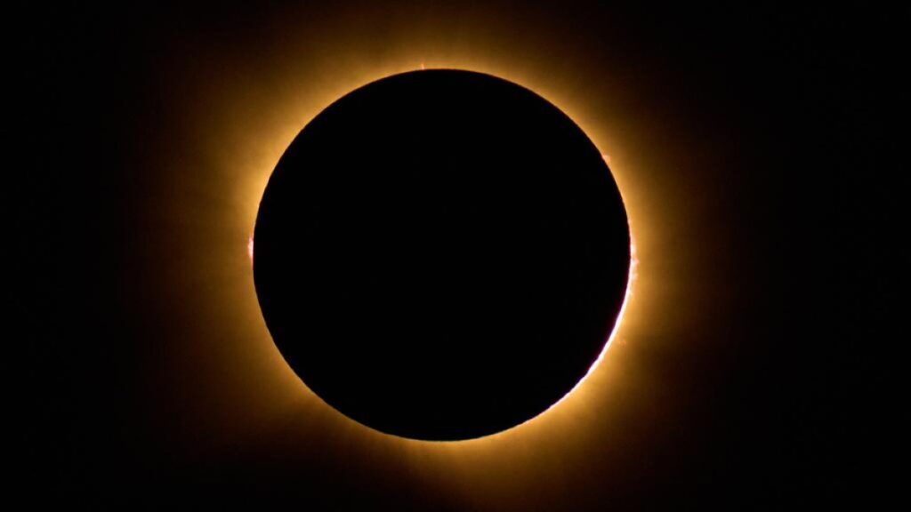 millones-de-personas-presencian-en-espana-el-primer-eclipse-solar-total-en-mas-de-cien-anos