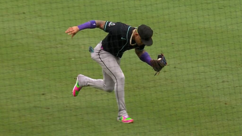 ketel-marte-abandona-juego-ante-los-bravos-por-molestias-en-la-rodilla