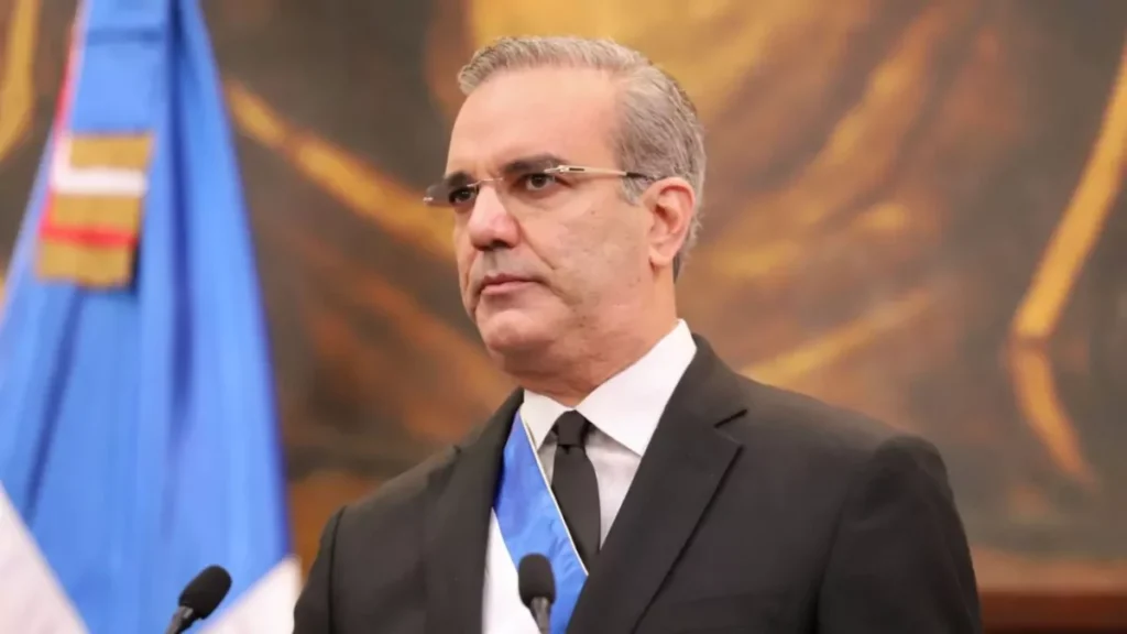 abinader-llega-a-la-mitad-de-su-segundo-mandato-con-economia-estable-y-criticas