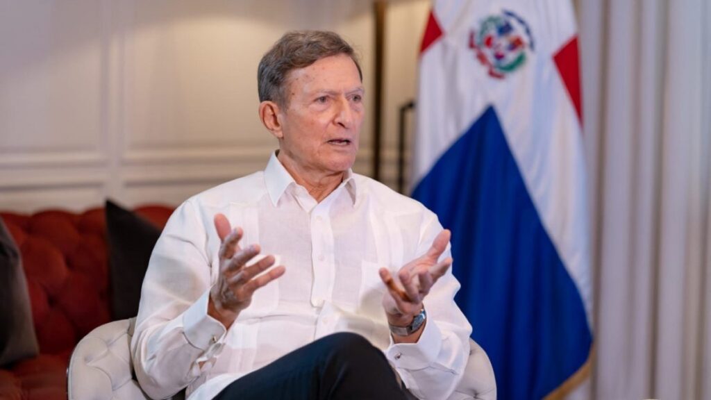 roberto-alvarez-resalta-su-gestion-diplomatica-y-agradece-a-abinader-tras-seis-anos-como-canciller