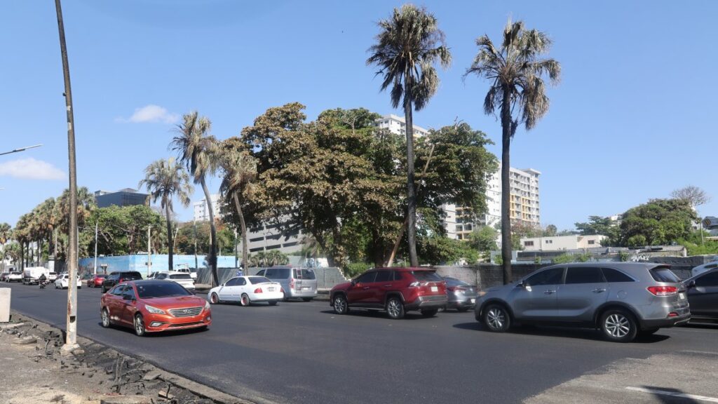 avenida-george-washington-vuelve-a-la-normalidad-mientras-persisten-huellas-del-incendio-que-dejo-dos-muertos