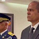 El tenso momento del traspaso de mando en la Policía Nacional