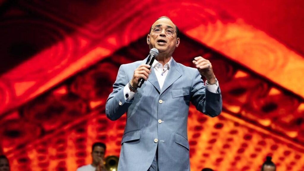 «¡gracias-por-hacerme-sentir-querido!»:-gilberto-santa-rosa-celebra-sus-64-anos