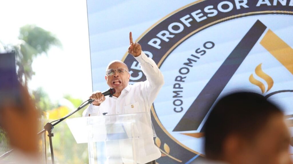 pacheco-llama-a-estudiantes-a-abrir-la-mente-al-aprendizaje-al-iniciar-ano-escolar