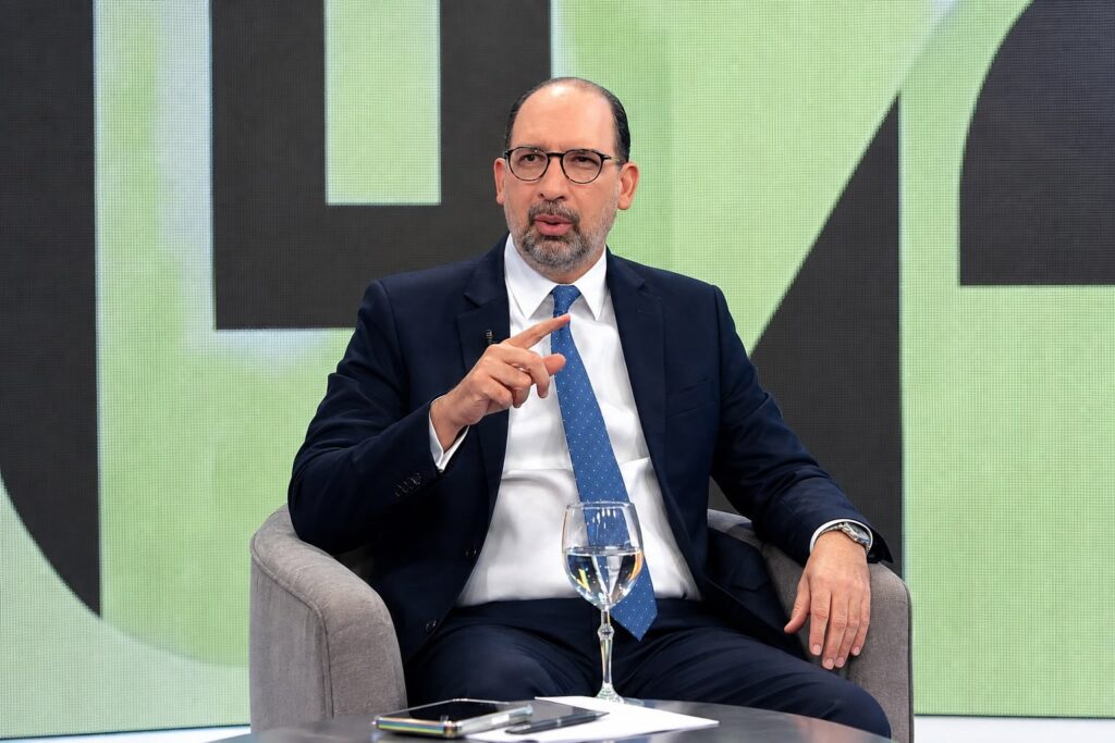 henry-meran-cuestiona-inicio-del-ano-escolar-y-afirma-que-el-sistema-educativo-ha-retrocedido