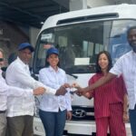 Entrega minibús a la Asociación de Baloncesto de la Provincia Santo Domingo