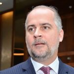 Presidente retoma decretos: reemplaza a Alejandro Fernández en Superintendencia de Bancos