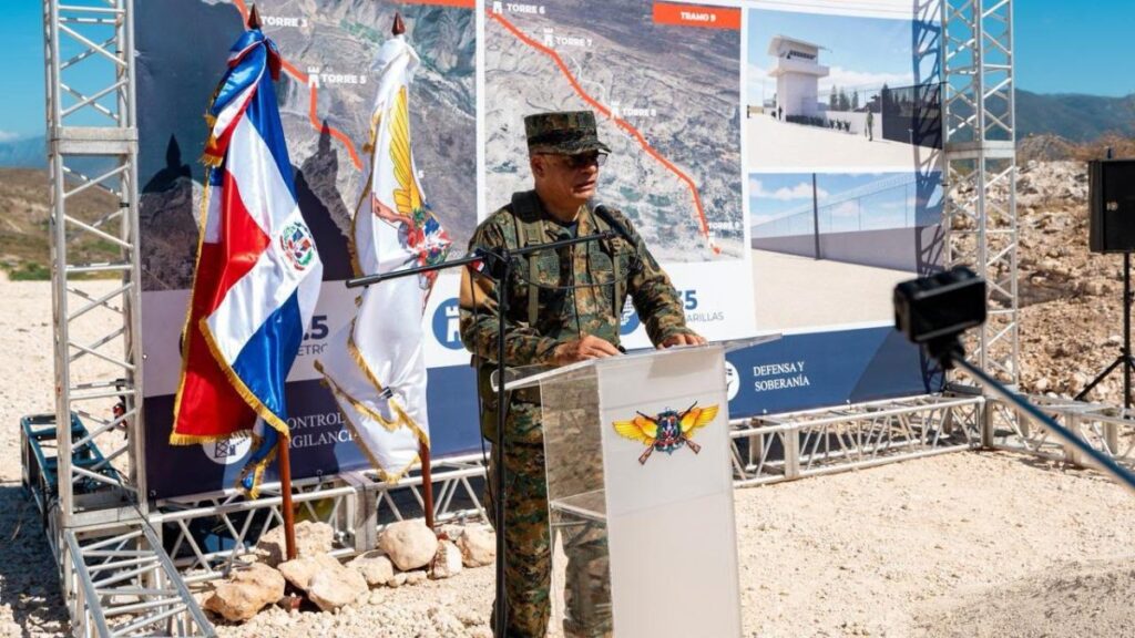 verja-fronteriza-tendra-14.5-kilometros-mas-en-jimani;-gobierno-inicia-construccion