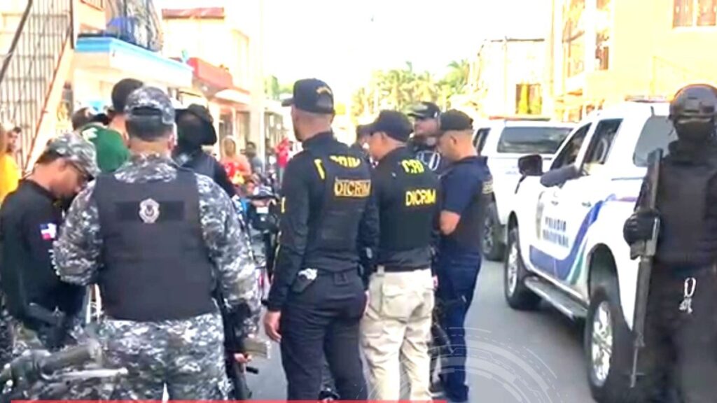 policia-realiza-operativos-preventivos-en-sectores-de-bonao