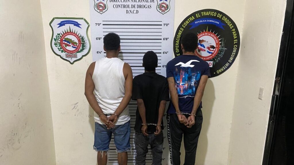 dncd-arresta-a-tres-presuntos-integrantes-de-la-red-de-microtrafico-de-“el-cabo”-en-la-vega