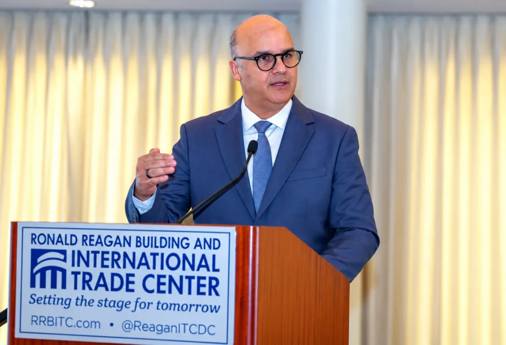 igor-rodriguez-muestra-avances-de-la-aviacion-civil-dominicana-en-washington
