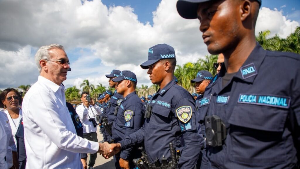 abinader-inicia-en-la-altagracia-segunda-fase-del-nuevo-modelo-de-patrullaje-con-990-agentes