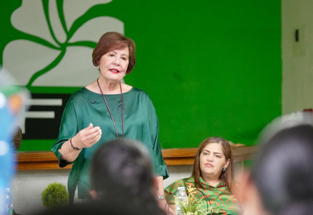 maestros-de-la-fuerza-del-pueblo-se-reorganizan;-josefina-pimentel-afirma-que-leonel-debe-volver-para-“restaurar-el-pais”