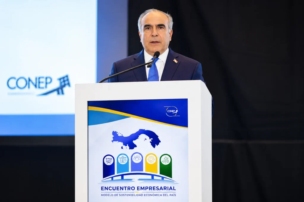conep-presenta-en-panama-modelo-de-transformacion-economica-de-rd