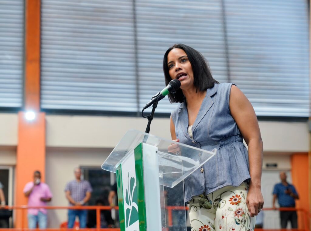 carolin-matos:-“la-cuna-de-la-constitucion-es-hoy-la-cuna-del-olvido”-y-afirma-leonel-devolvera-el-desarrollo-a-san-cristobal