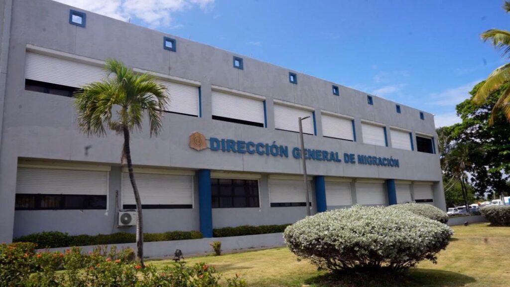 tres-meses-de-prision-preventiva-inspector-de-migracion-dejo-viajar-2-con-impedimentos-de-salida