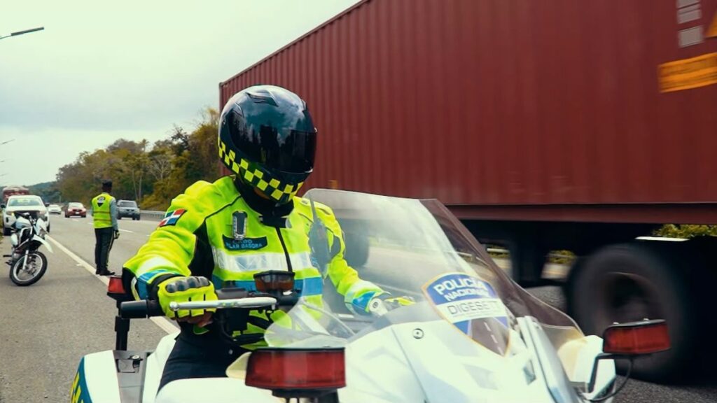 digesett-aplicara-en-rd-tecnicas-de-manejo-de-motocicletas-pesadas-aprendidas-en-espana