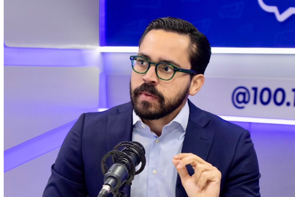 yuri-enriquez-anuncia-que-gonzalo-castillo-acudira-a-debates-y-entrevistas-como-parte-de-su-proyecto-presidencial