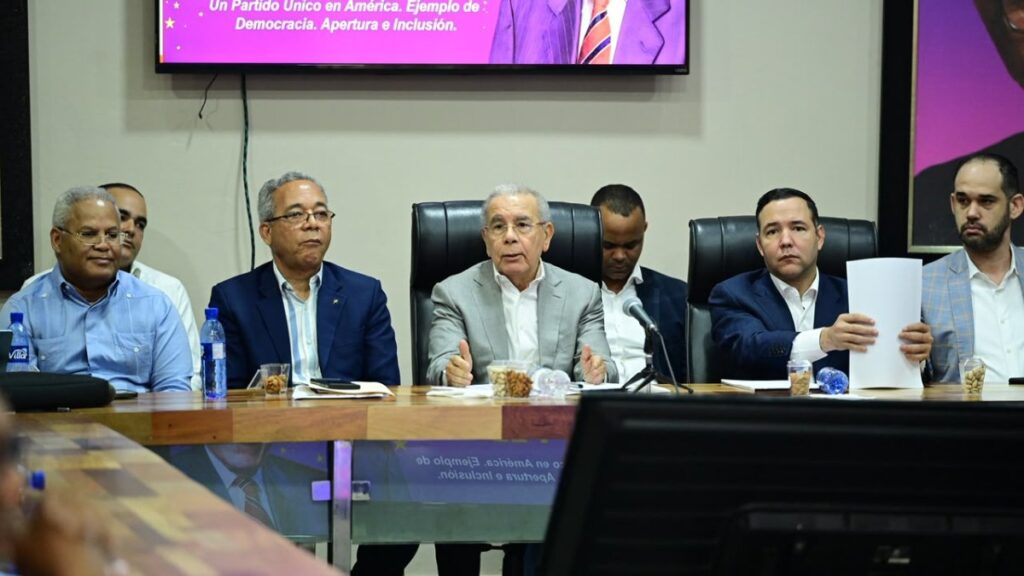 estrategia-en-el-pld:-danilo-medina-ordena-mudar-las-estructuras-partidarias-a-las-comunidades